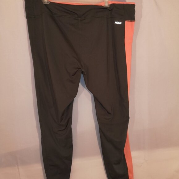 New Balance Dry Ladies Elastic & Tie Waist Ankle Length Leggings - Picture 2 of 9